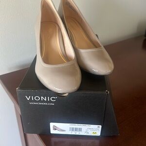 Vionic Brand new never worn Carmel Taupe Pumps